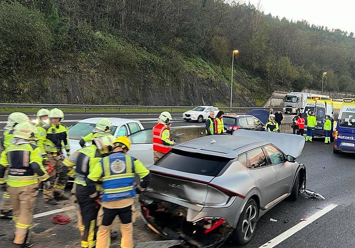 Un accidente múltiple colapsa la AP-8