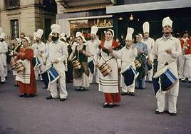 Aguadoras de Kresala en 1980, la primera vez que salieron mujeres.