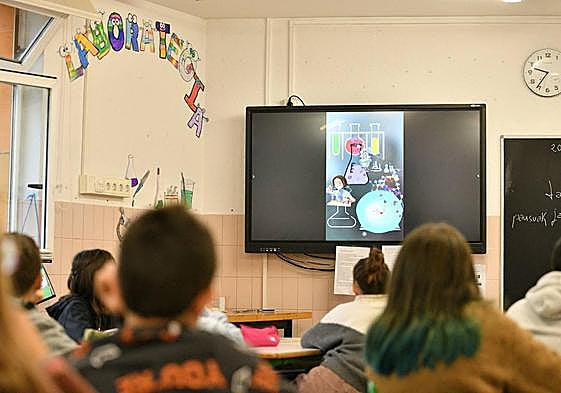 Niños en una clase de Primaria.