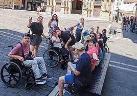 Los voluntarios de Aspace disfrutaron en Pamplona en unas de las excursiones organizadas este verano.