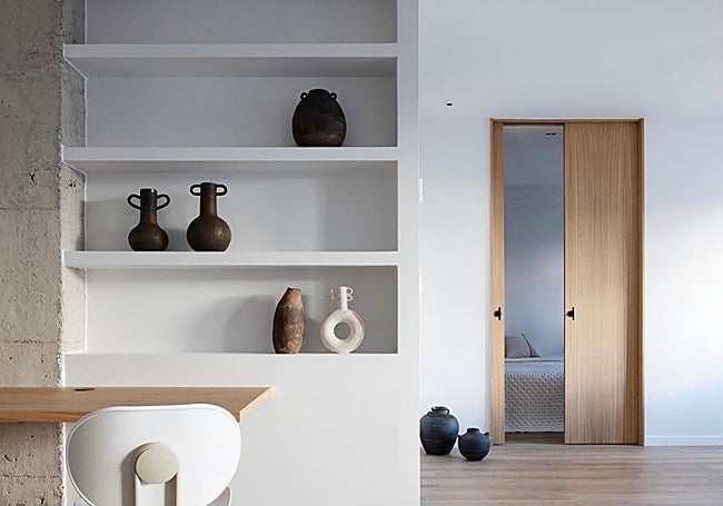 Algunas piezas Potto Pottery en un espacio reformado