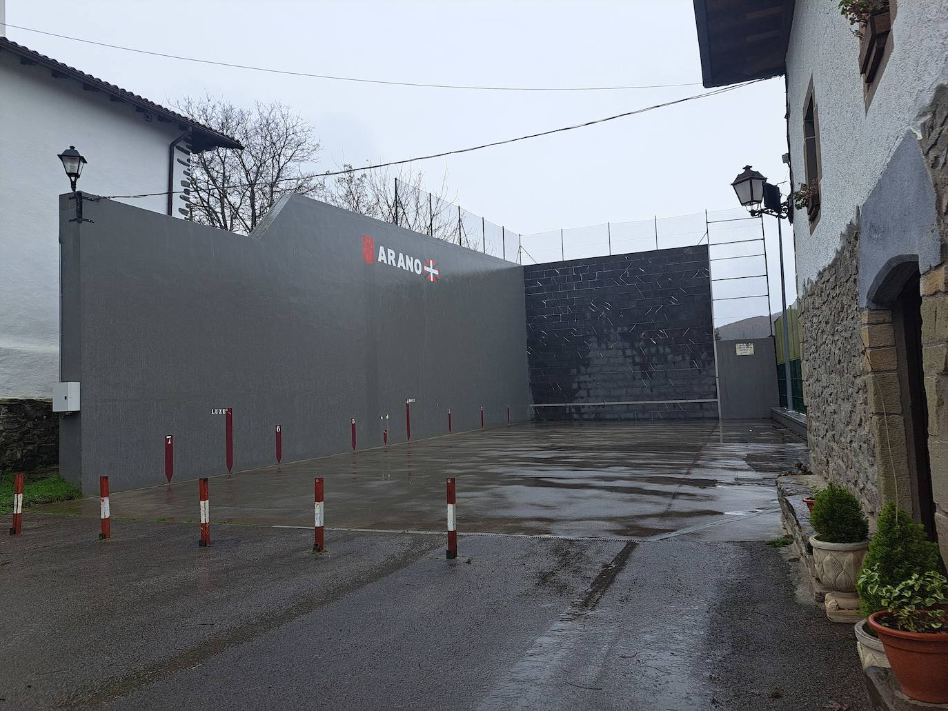 Leuneta. Baile entre betizus y niebla