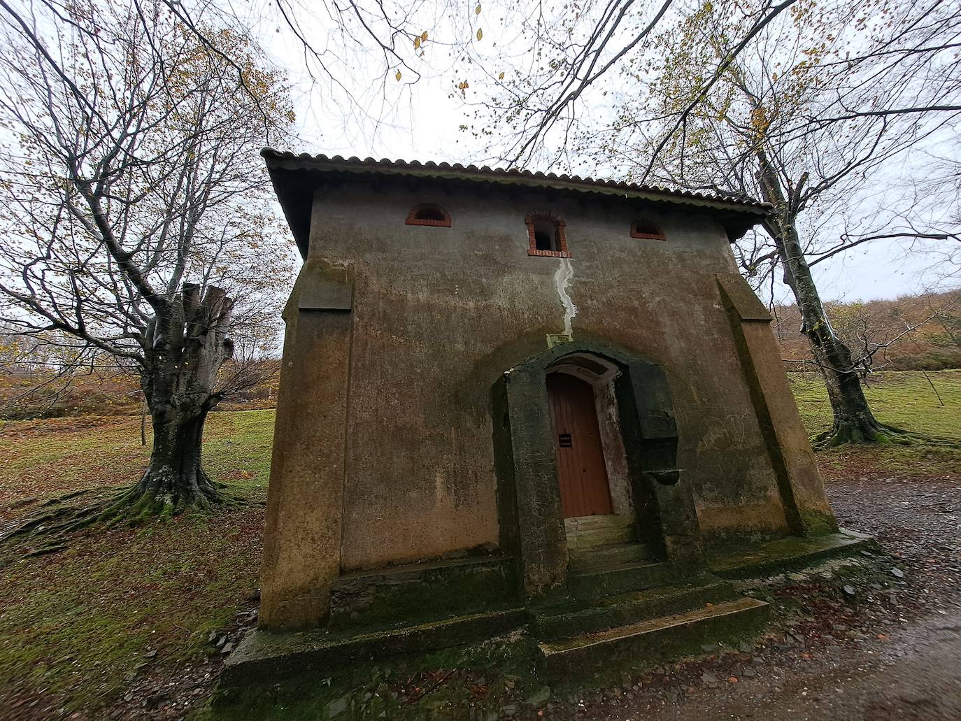 Leuneta. Baile entre betizus y niebla