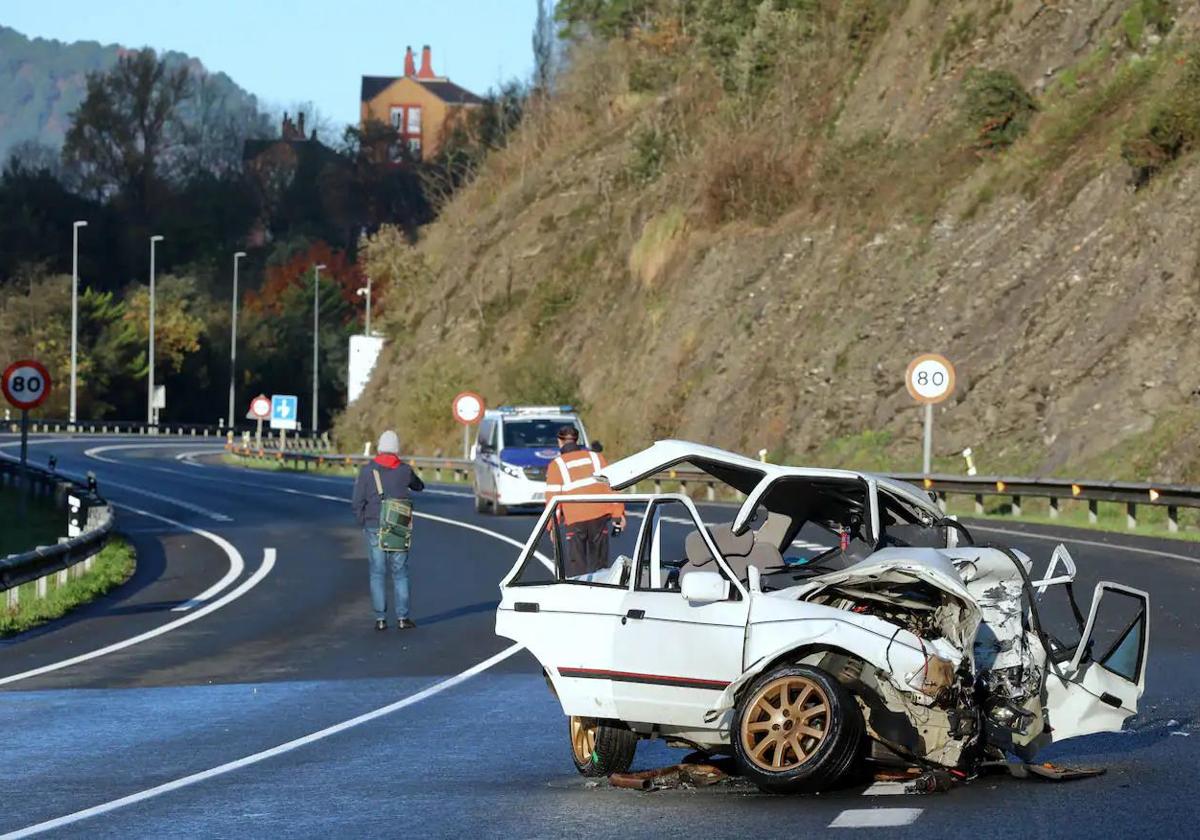 Estado en el que ha quedado el coche siniestrado en la GI-636.