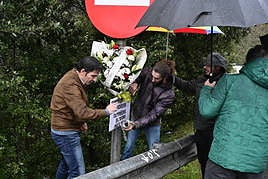 Familiares y amigos homenajean este martes a Ander S.C., uno de los fallecidos en el accidente de Lezo.