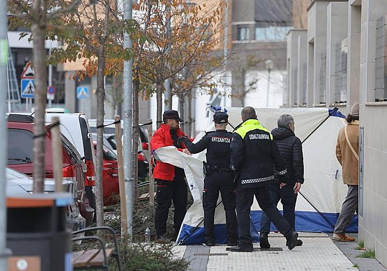 Efectivos de seguridad, en el lugar de los hechos.