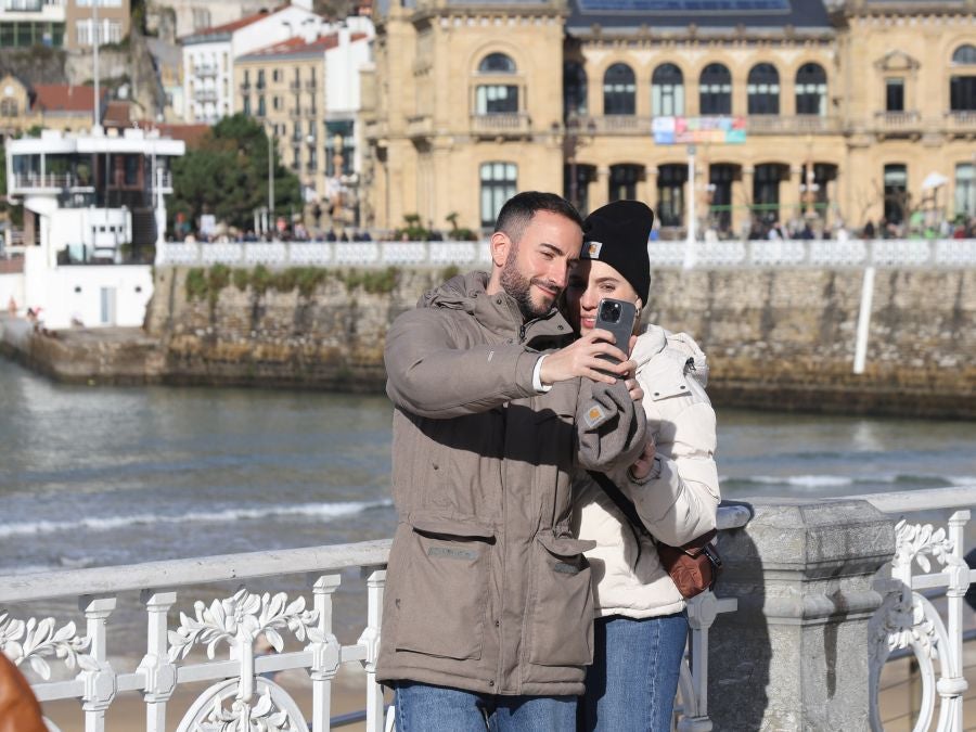 Una Donostia soleada recibe a los turistas