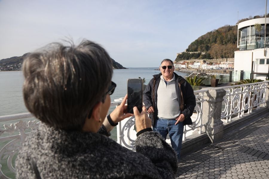 Una Donostia soleada recibe a los turistas