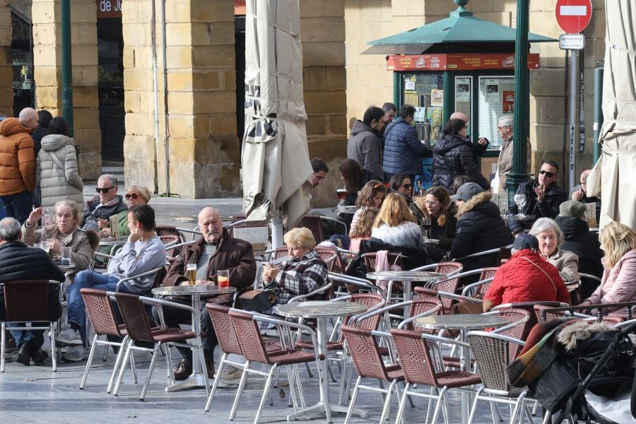 Una Donostia soleada recibe a los turistas