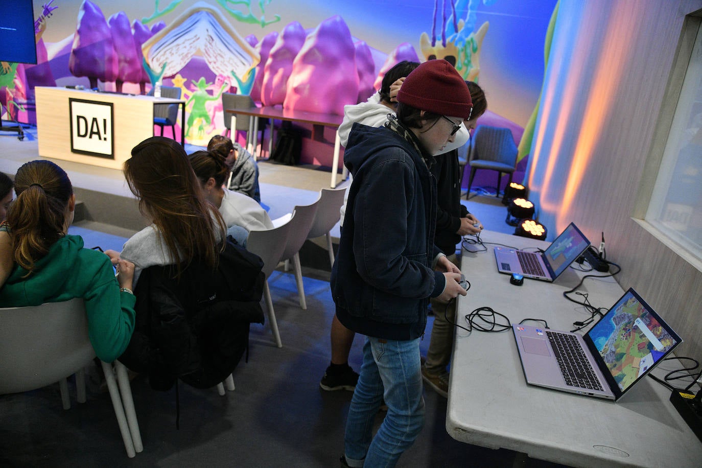 Durangoko Azokaren bigarren eguna: ikasle goiza, cosplay, gamers...