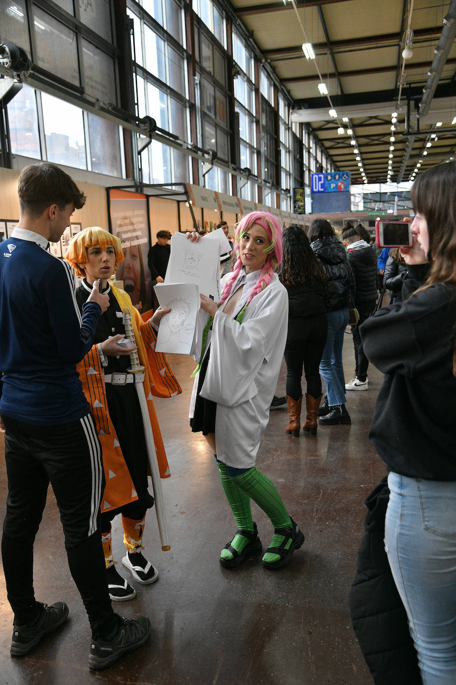 Durangoko Azokaren bigarren eguna: ikasle goiza, cosplay, gamers...