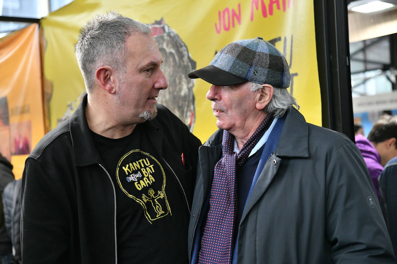 Durangoko Azokaren bigarren eguna: ikasle goiza, cosplay, gamers...