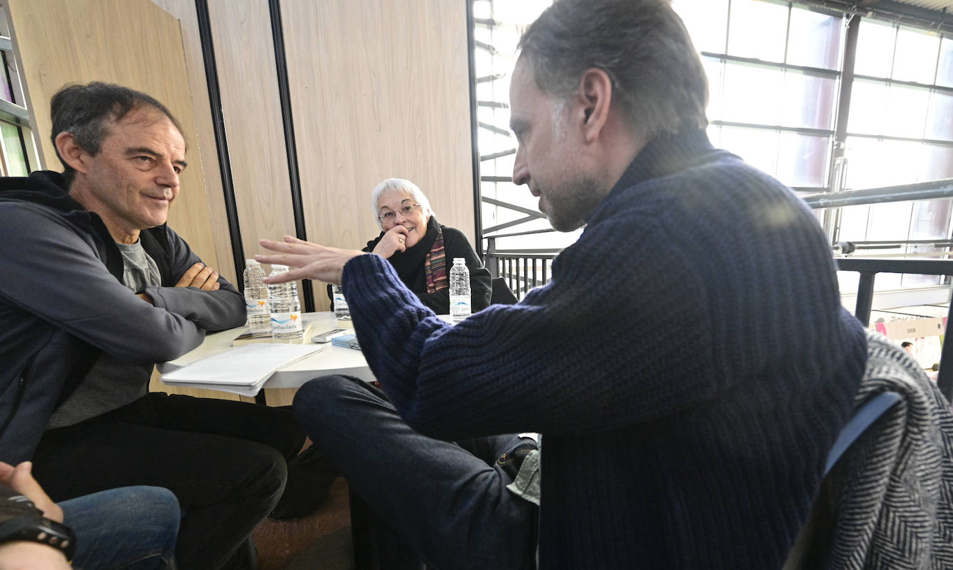 Jendetza azokako hirugarren egunean