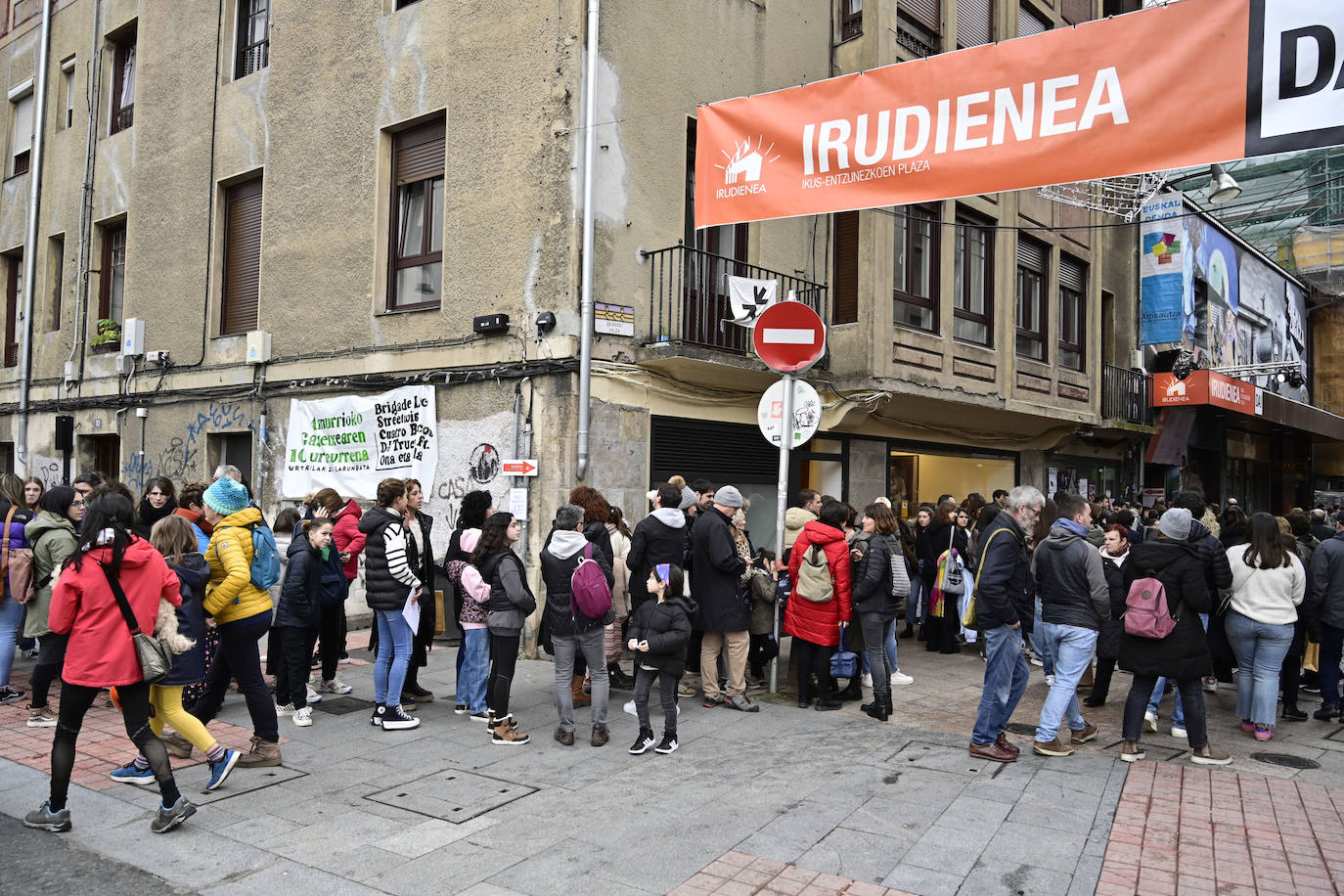 Jendetza azokako hirugarren egunean