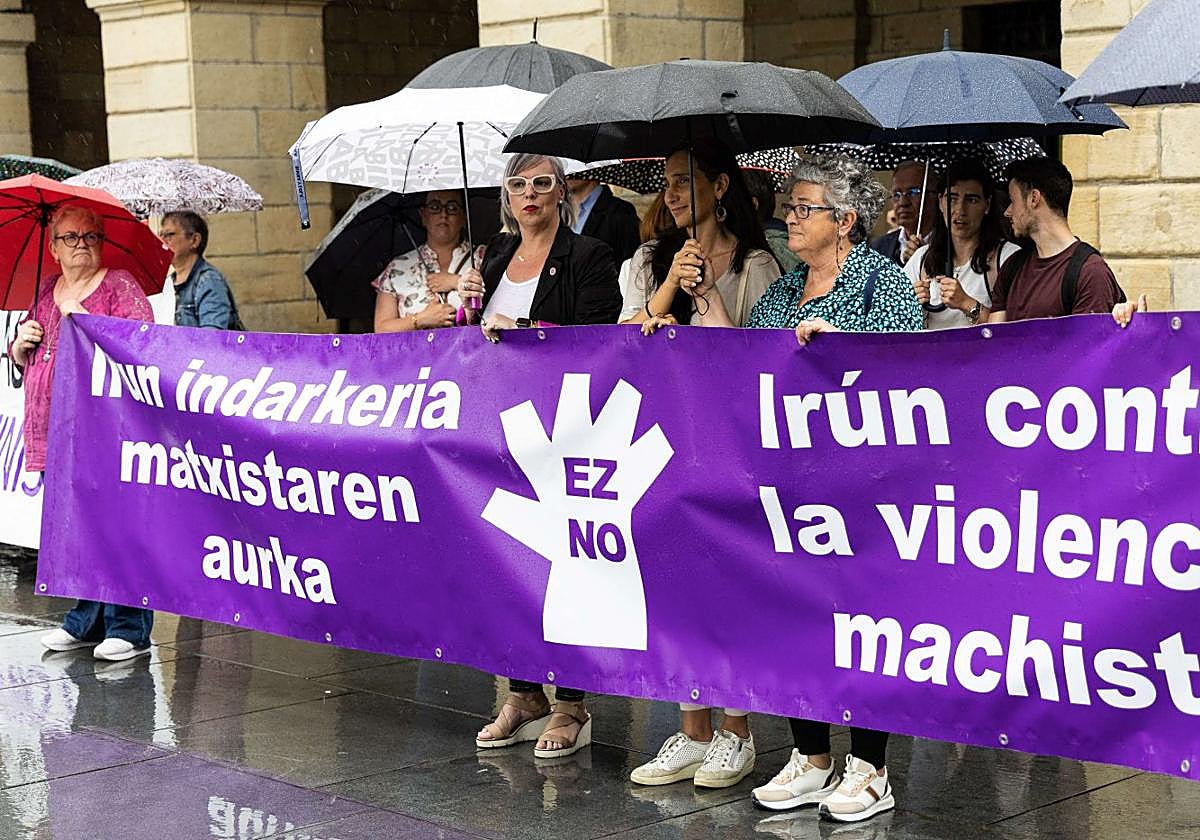 Concentración contra las agresiones sexuales en Irun.