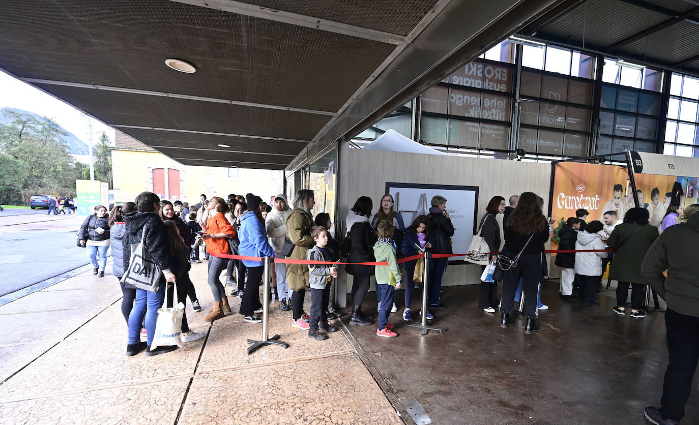 Azoka, jendez gainezka