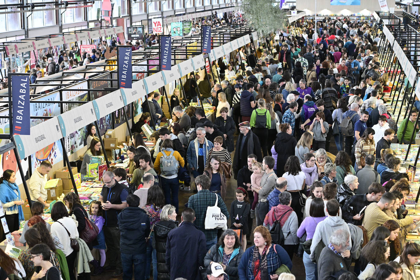 Azoka, jendez gainezka