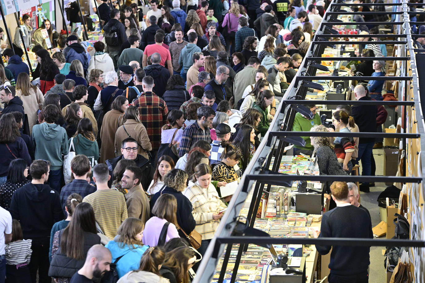 Azoka, jendez gainezka