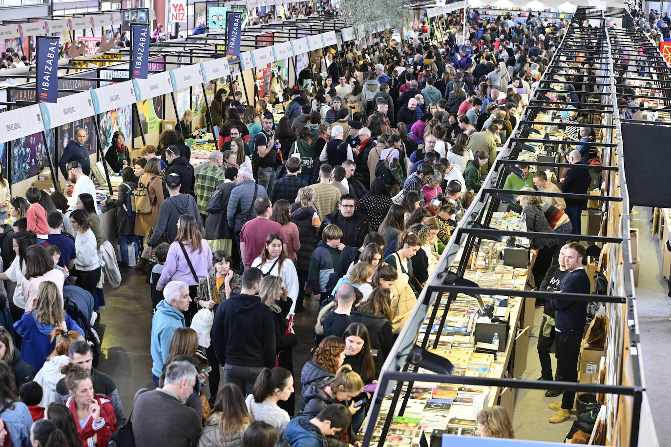 Azoka, jendez gainezka