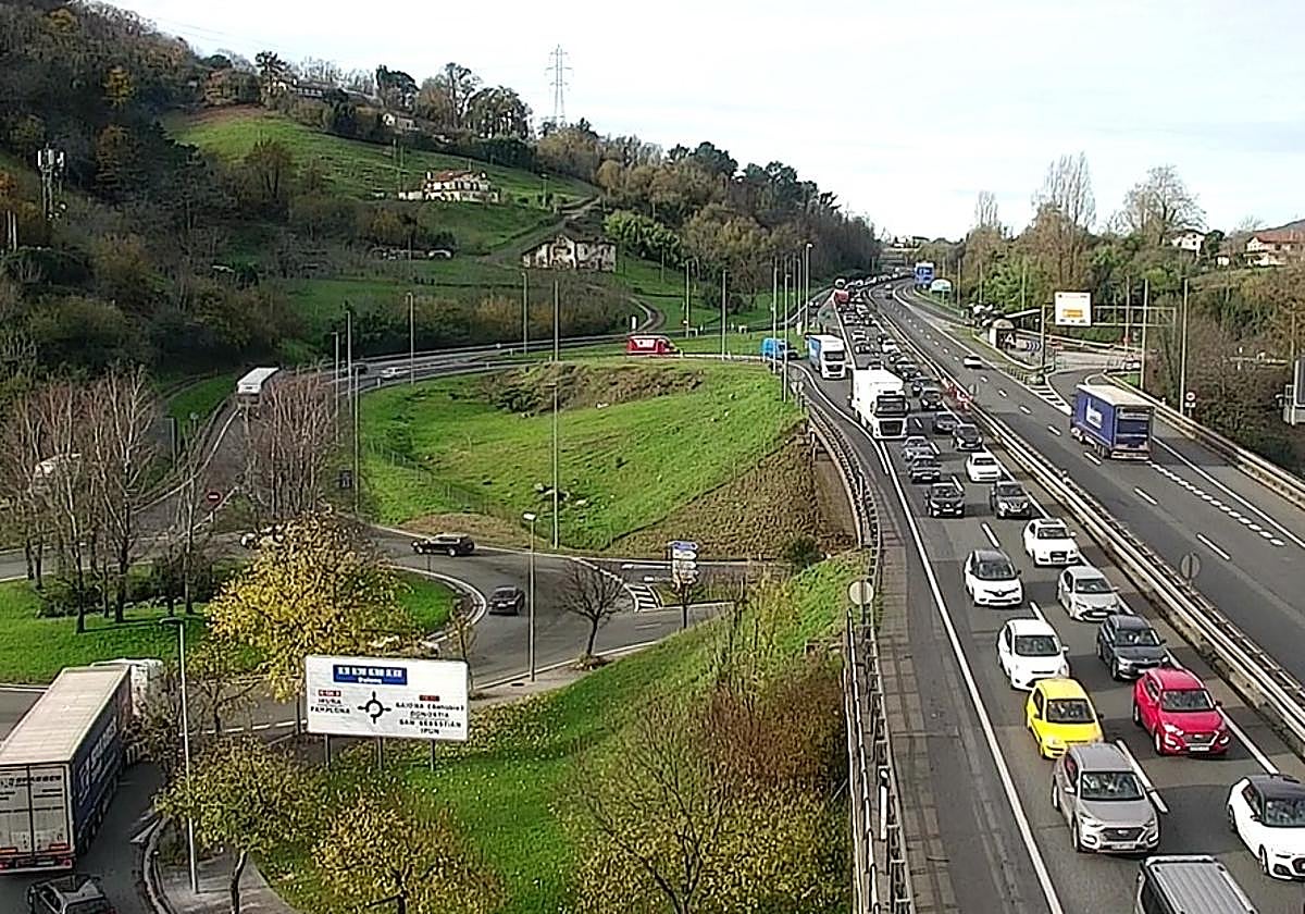 Retenciones de este sábado por la mañana a su paso por Biriatou.