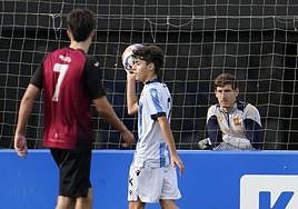 Aihen observa en primera línea el partido en Zubieta.