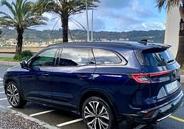 En las imágenes se percibe claramente el paso que Renault ha dado con el Espace para pasar de un monovolumen a un SUV de muy buen tamaño.