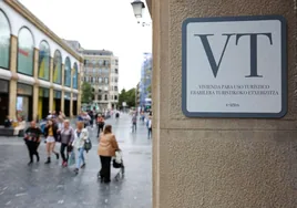 Indicativo de una vivienda turística en San Sebastián ajena a esta información.
