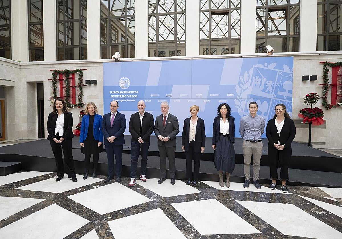 El lehendakari Urkullu, ayer junto a los promotores del BAM.
