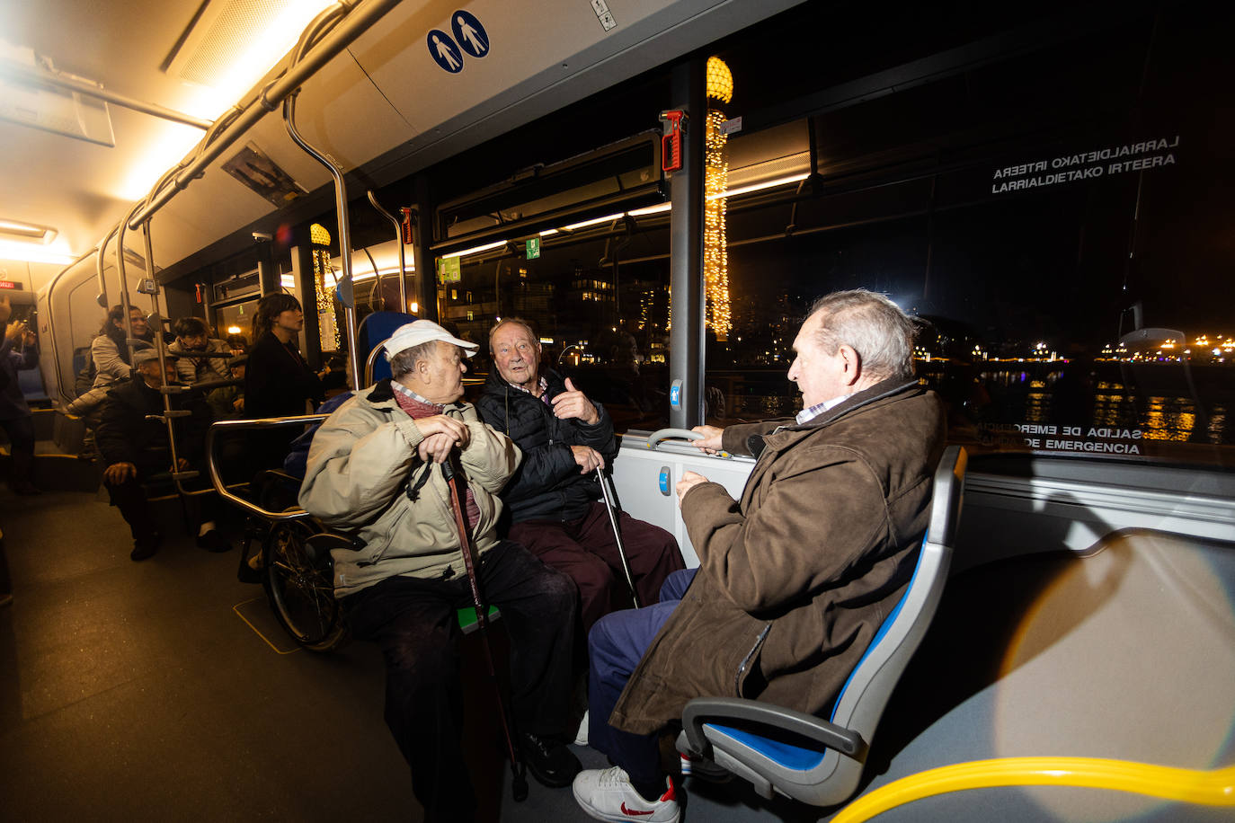 La Donostia navideña a bordo de un autobús