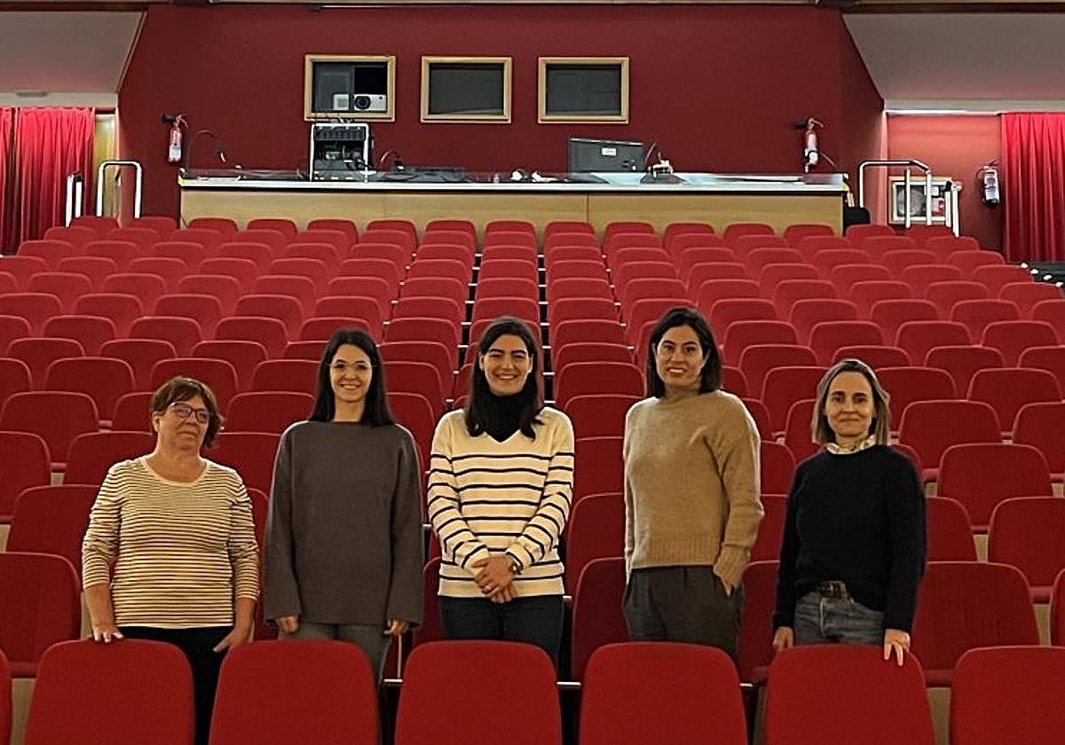 Mari Llucia, Ana Martínez, Nuria Alzaga, Ainara Rubio y Pía Alzaga, ayer en la presentación de las actividades.