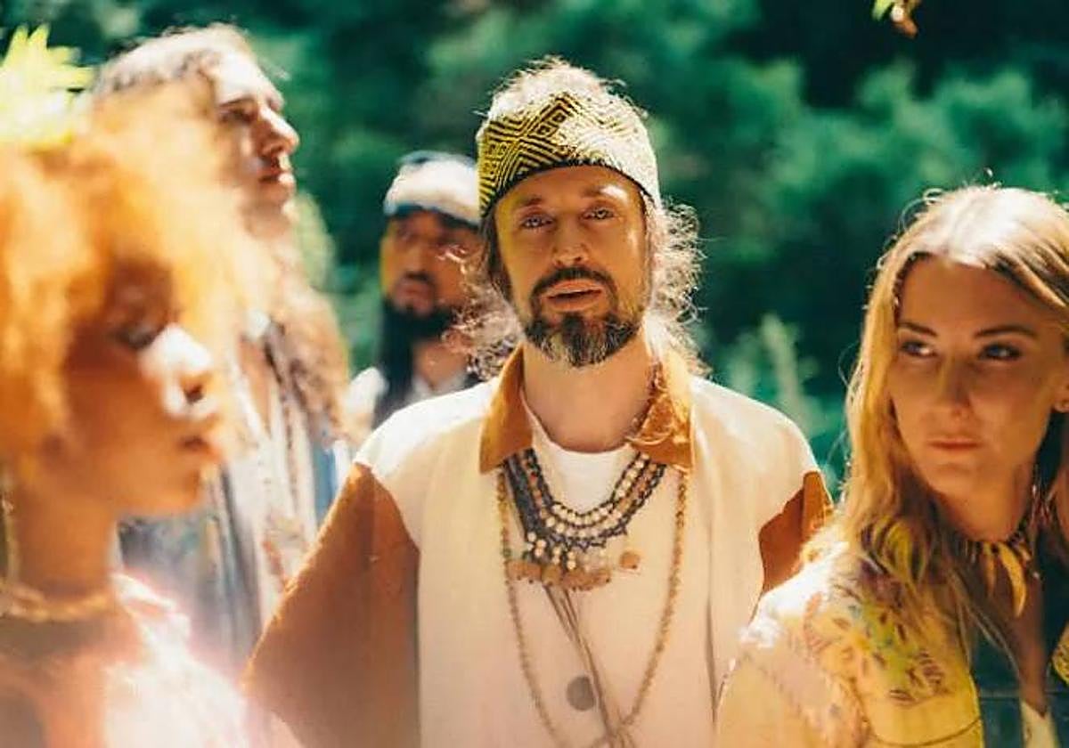 El grupo británico Crystal Fighters tiene vinculación con Euskal Herria y en sus discos suelen utilizar instrumentos como la txalaparta.