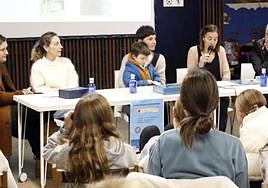 Jolasa Berdura Plazan aurkeztu zeneko une bat.