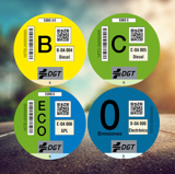 Cuáles son las pegatinas de la DGT y dónde conseguirlas