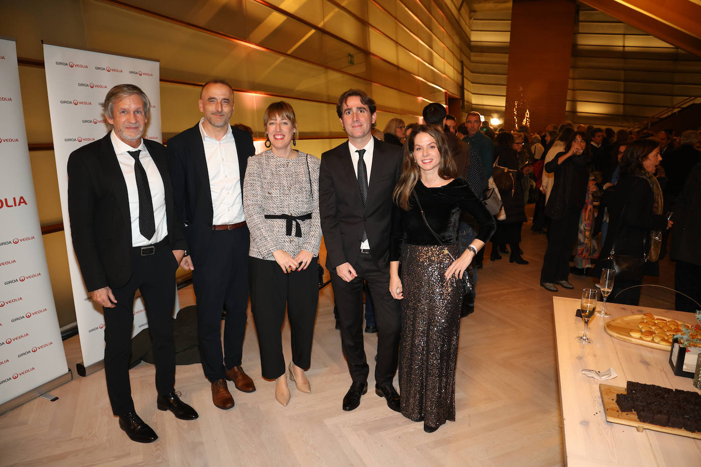 Antxon Blanco, Juanma Velasco, subdirector de DV, Arantxa Aldaz, jefa de Información, el director David Taberna y su esposa, Lide Aguirre. 