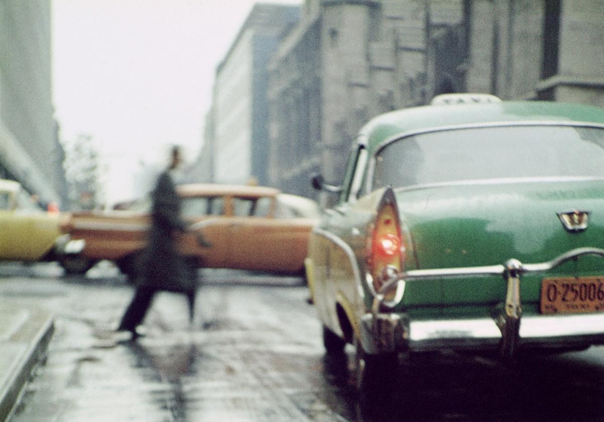 Una de las imágenes incluidas en la muestra del fotógrafo y pintor estadounidense Saul Leiter.