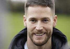 Álex Remiro atraviesa por su mejormomento profesional tal y comorefleja su amplia sonrisa.