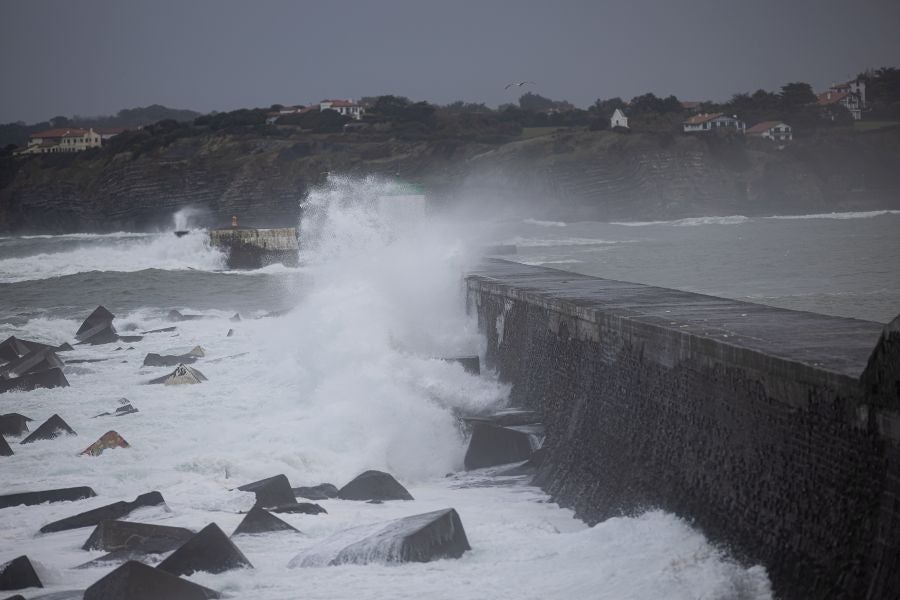 Buscan a dos marineros en Ziburu