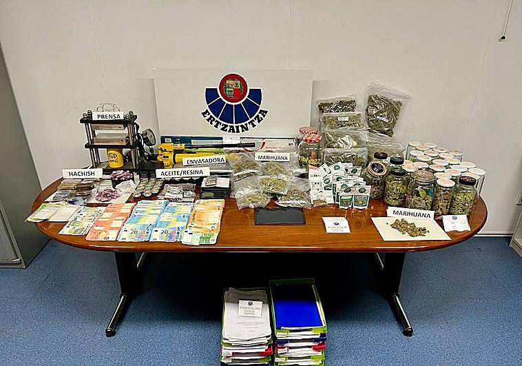 Todo lo incautado en la operación policial.