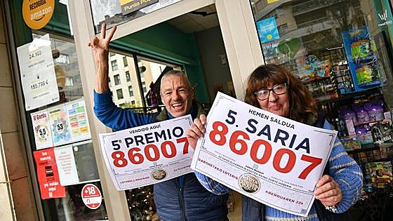Alegría en Riberas de Loiola: «Este es un barrio joven y esperamos que le haya tocado a alguien que lo necesite»