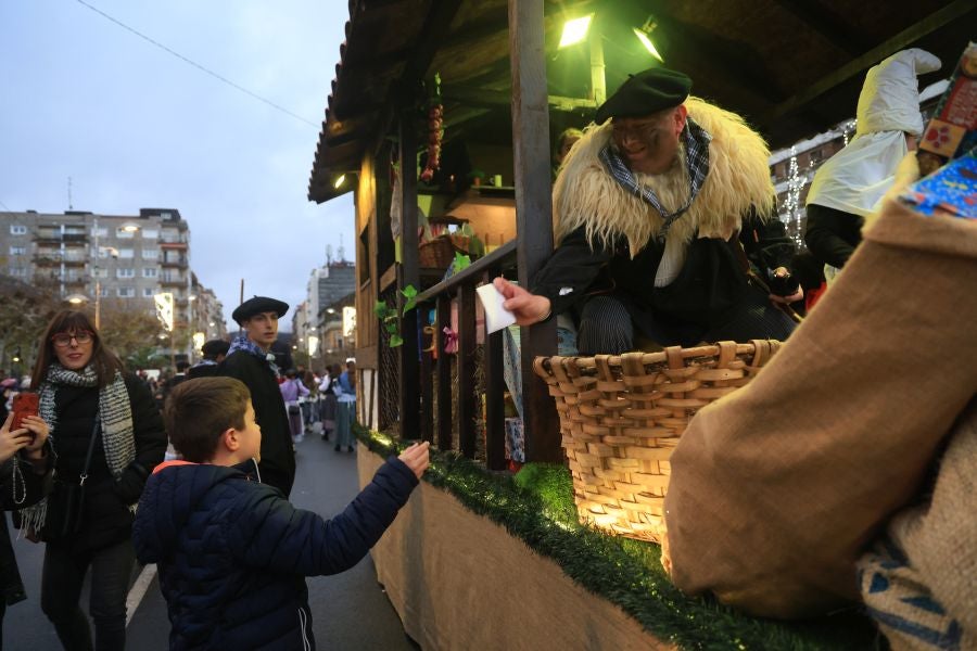 Las mejores imágenes del paso de Olentzero por Irun