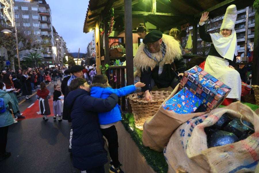 Las mejores imágenes del paso de Olentzero por Irun