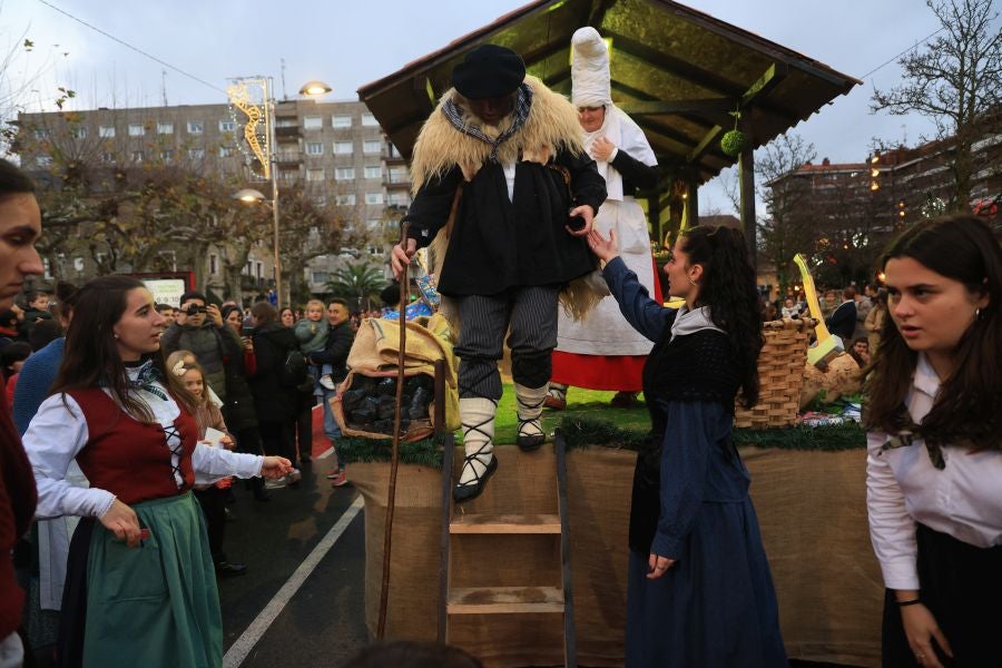 Las mejores imágenes del paso de Olentzero por Irun