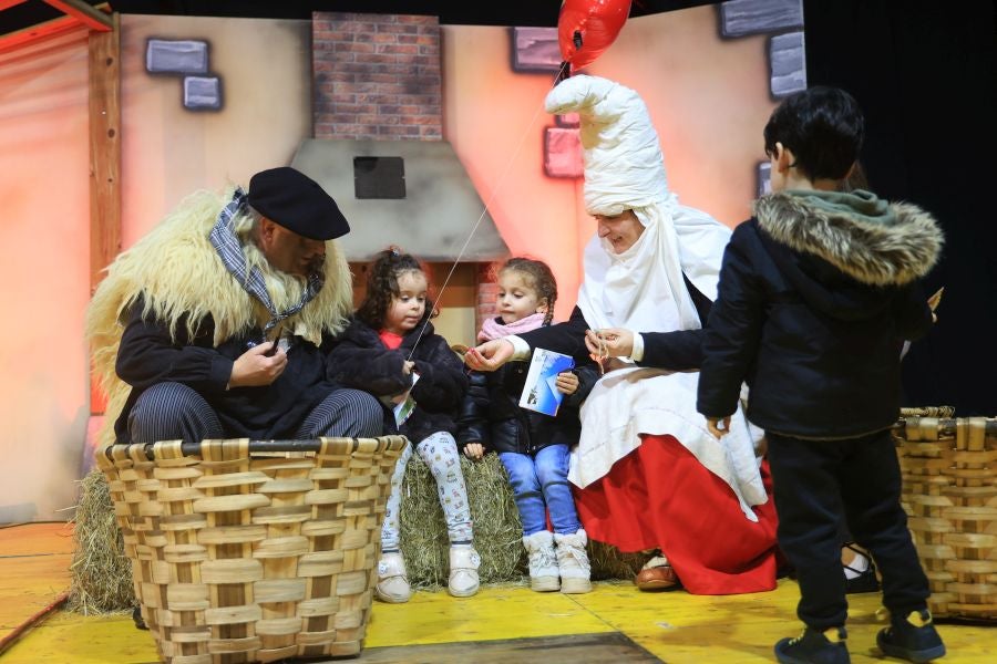 Las mejores imágenes del paso de Olentzero por Irun