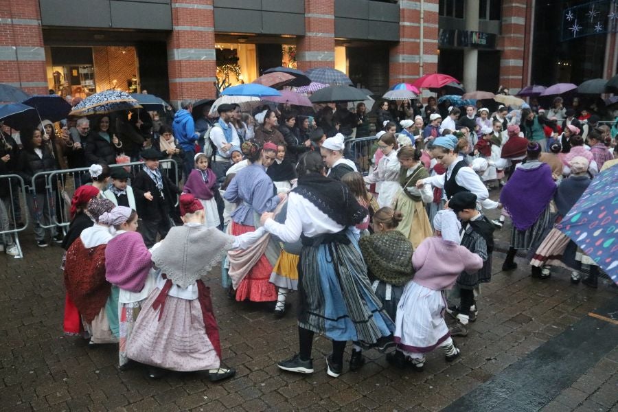 El paso de Olentzero por Errenteria, en imágenes