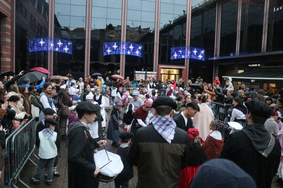 El paso de Olentzero por Errenteria, en imágenes