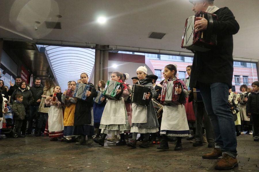 El paso de Olentzero por Errenteria, en imágenes