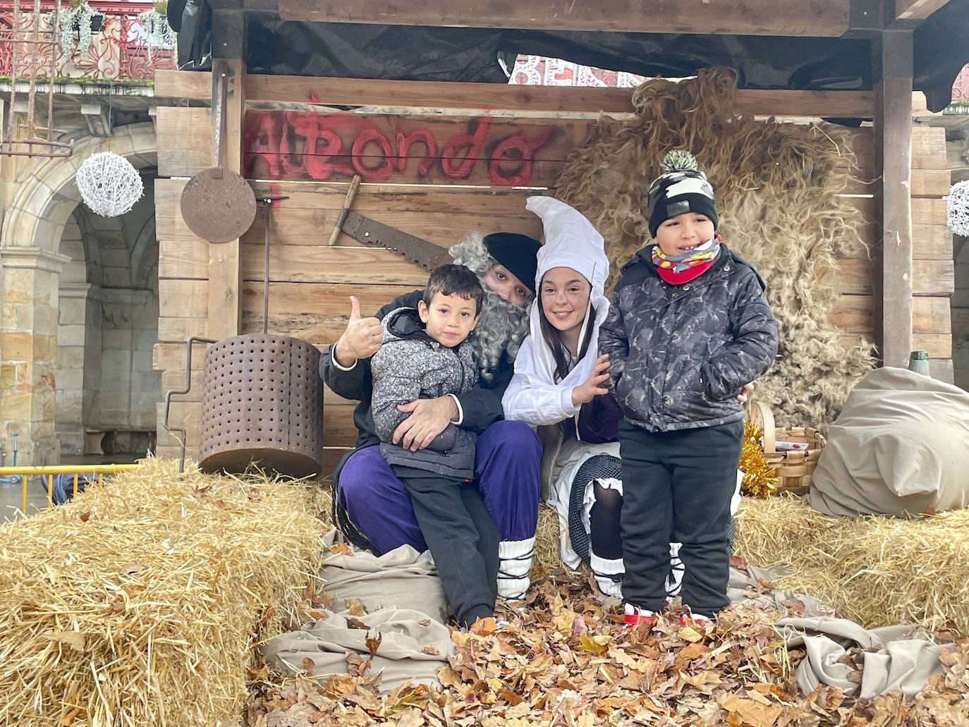 Pasacalles para recibir a Olentzero y Mari Domingi