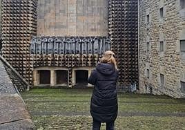 La actriz Miriam Giovanelli, el domingo ante el Santuario de Arantzazu.