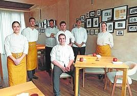 El equipo al completo del Ama, preparado para recibir a sus comensales.