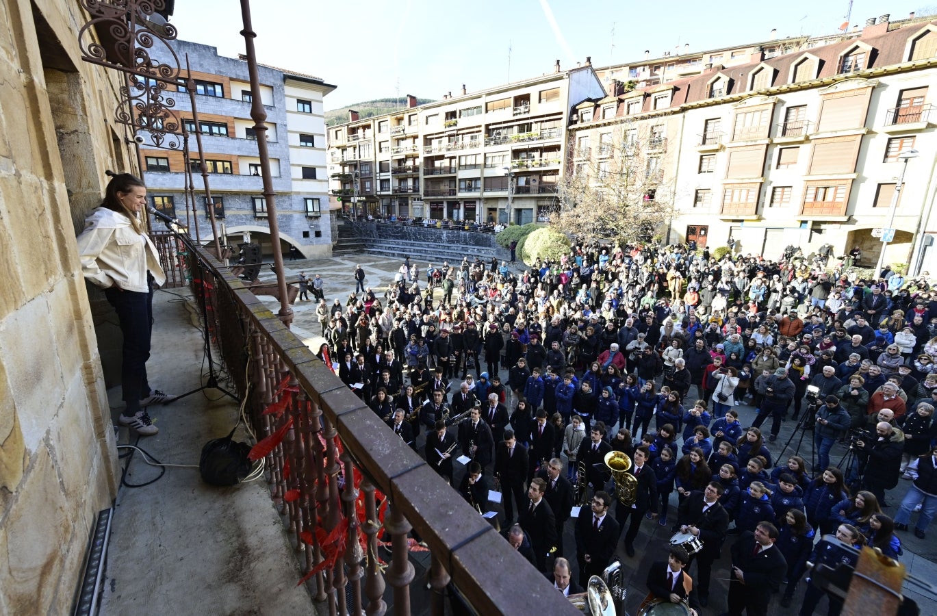 Caluroso homenaje a Irene Paredes en Legazpi
